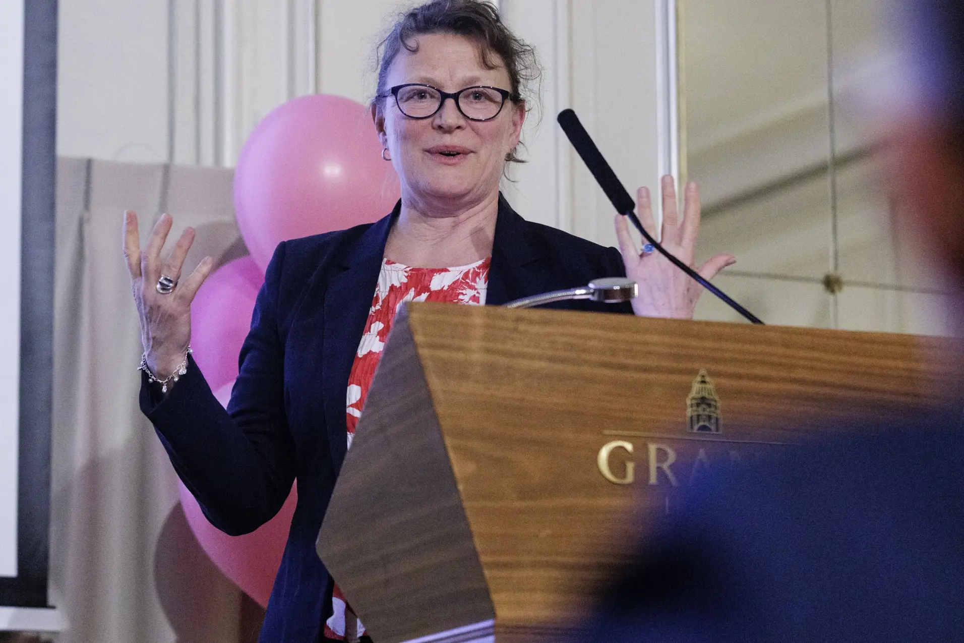 Åslaug Helland at the speaker's platform at Grand Hotell
