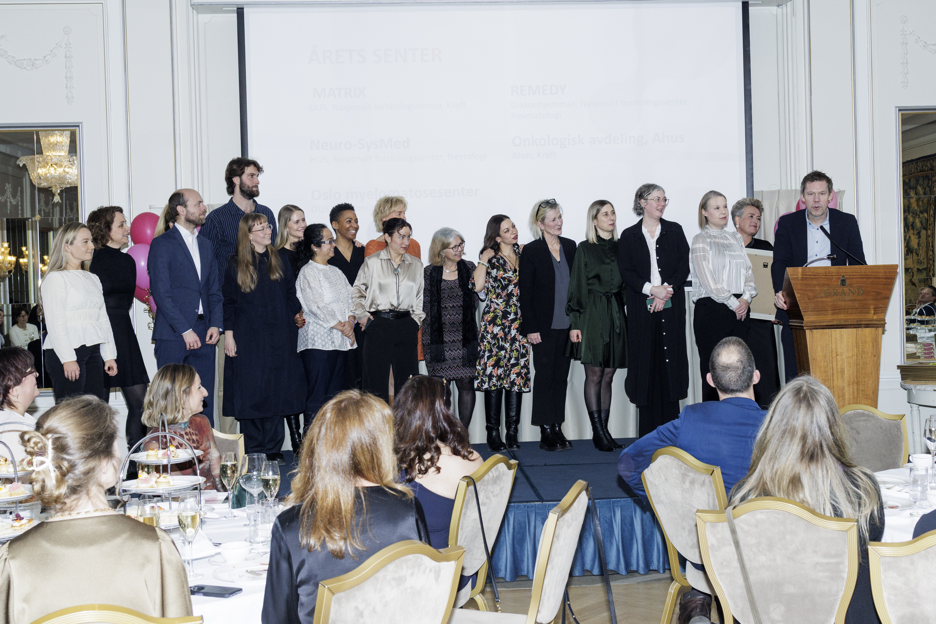 Ansatte ved Oslo Myelomatosesenter på podiet, Grand Hotell