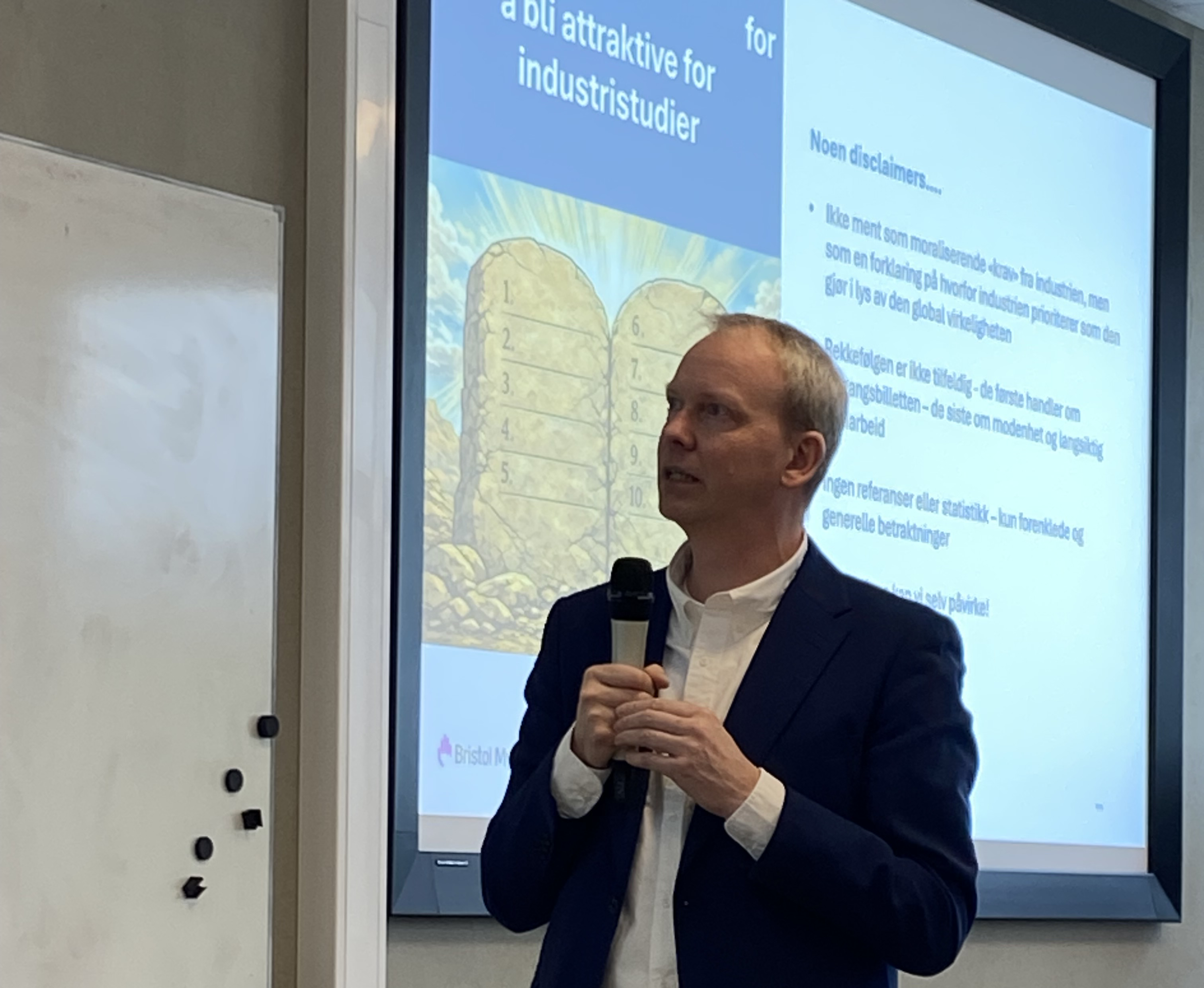 Anders Flatla presenterer