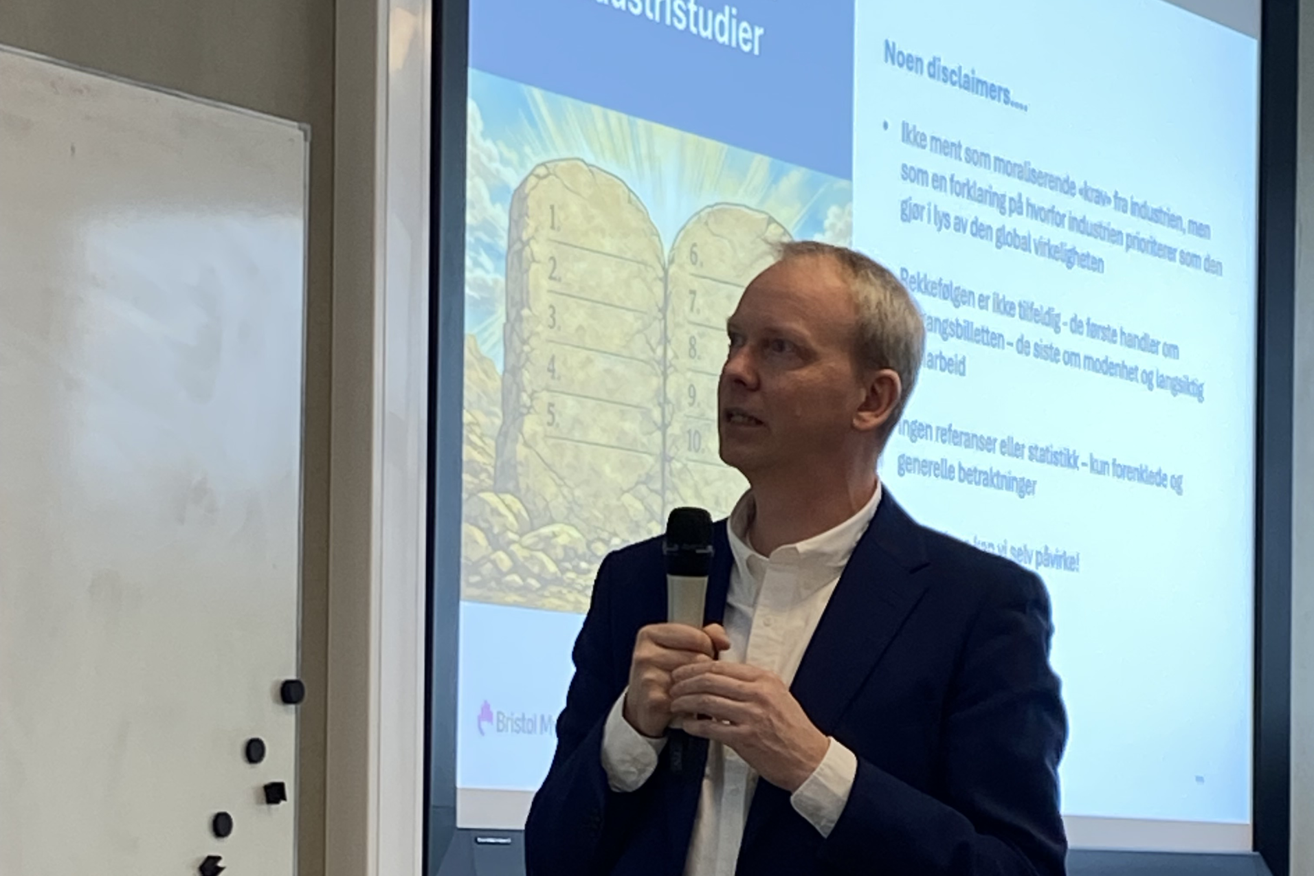 Anders Flatla presenterer