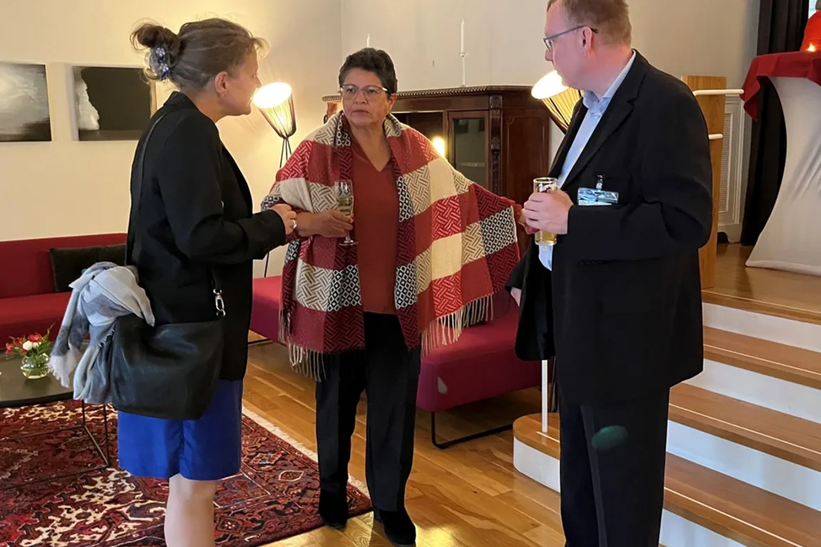 Åslaug Helland, ambassadefruen og Andreas Stensvold