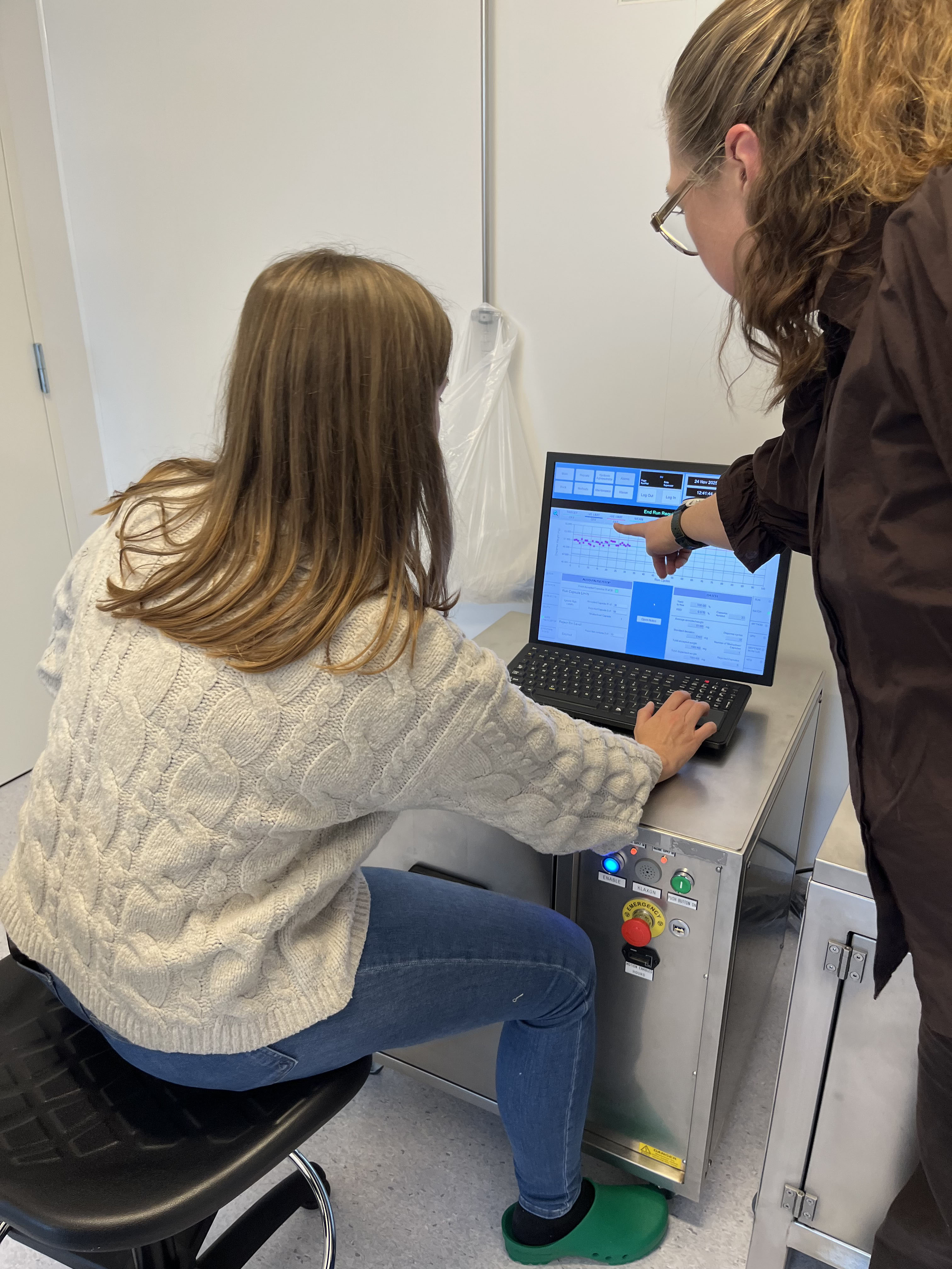 En person som bruker en bærbar PC